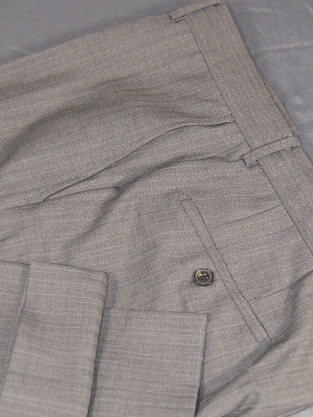 Hugo Boss Dress Trousers -- 100% Virgin Wool -- Gray Herringbone 36x33.5